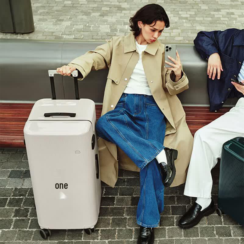 ITO Lightweight PC Luggage with Universal Wheels