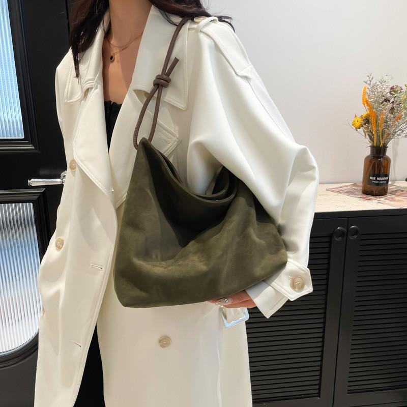 Vintage Casual Commuter Tote Bag For Women With Spacious Design And Chic Style