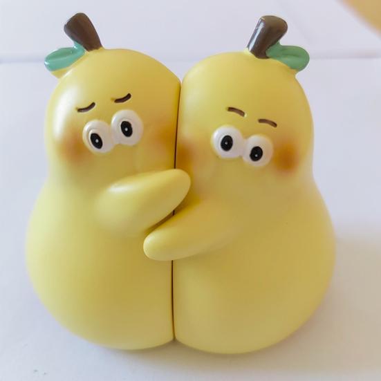 1 Pair Cute Hugging Pear Bookends Resin Pear Book Stand Cartoon Fruit Book Holder