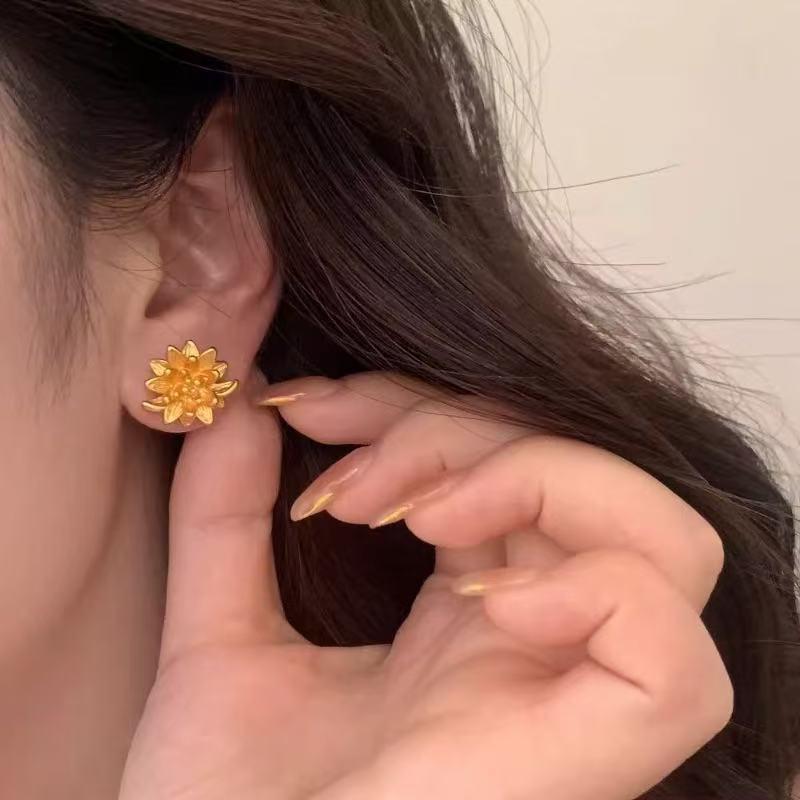Retro Korean Lotus Petal Stud Earrings - Elegant, Versatile Women's Flower Design