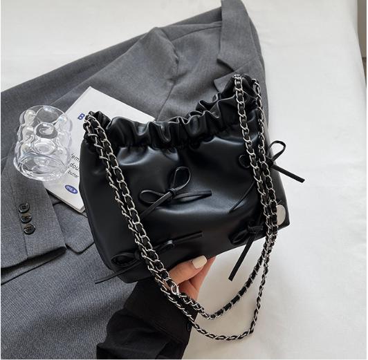 Französische Nischen-Plissee-Design Tragbare kleine Tasche Sommer Einfache Eimertasche Mode Umhängetasche