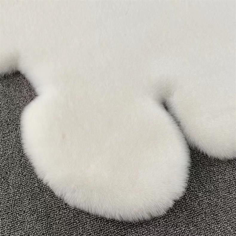 Adorable Bear Plush Rug - Heart-Shaped Decorative Carpet for Children's Room or Bedroom Floor.