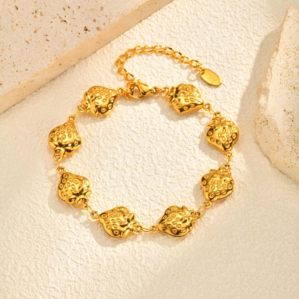 Unique Hollow Strawberry Heart Shape Necklace for Women,18K Gold-plated Stainless Steel Chain Necklaces,Fashion Jewelry Gift