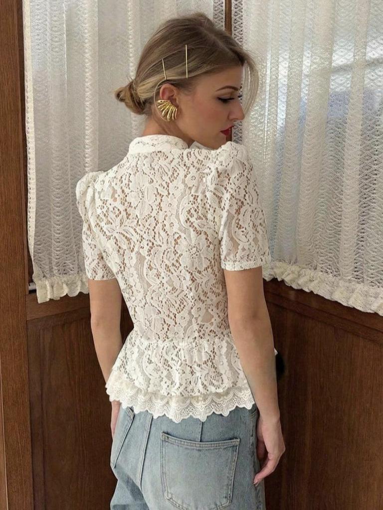 Damenbluse mit Blumenmuster und Spitze, figurbetont, mit Stehkragen