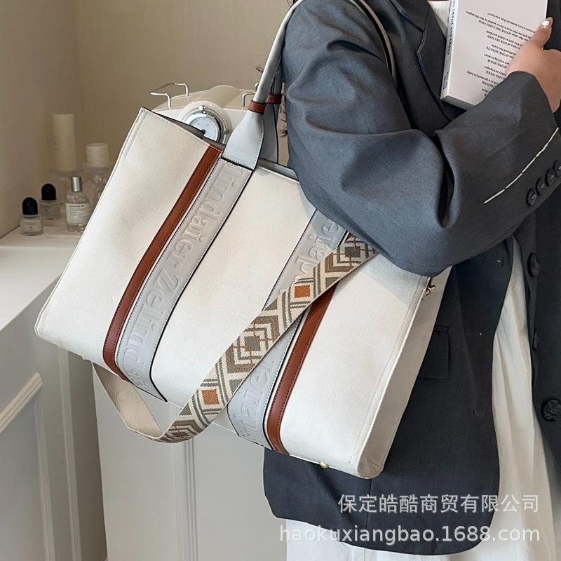 Canvas Bag Women's Large Capacity 2025 New Fashion Versatile Spring and Summer Shoulder Messenger Bag Portable Commuter Tote Bag