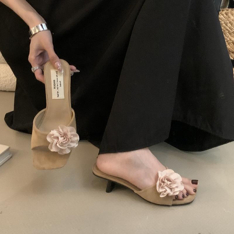Fashion Elegant Flower Decoration Low Heel Slippers Women Fashion Square Toe Strange Style Design Slide Sandals Sexy Open Toe Beach Shoe