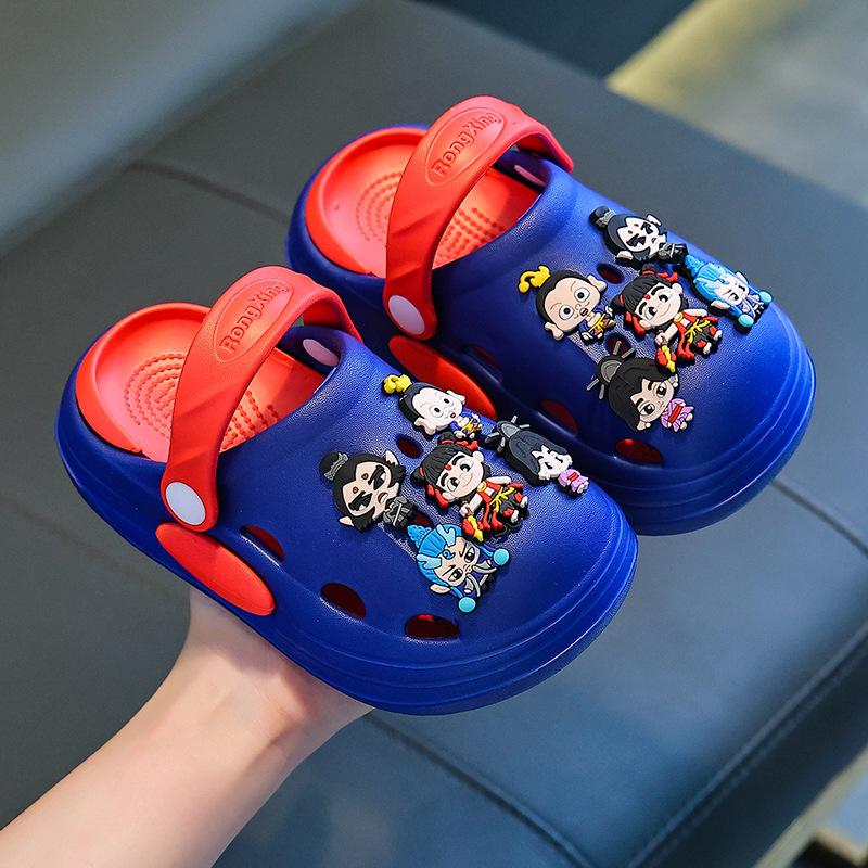 Summer children's Nezha cartoon clogs, closed-toe, soft-soled, breathable sandals for older children, suitable for outdoor beach wear
