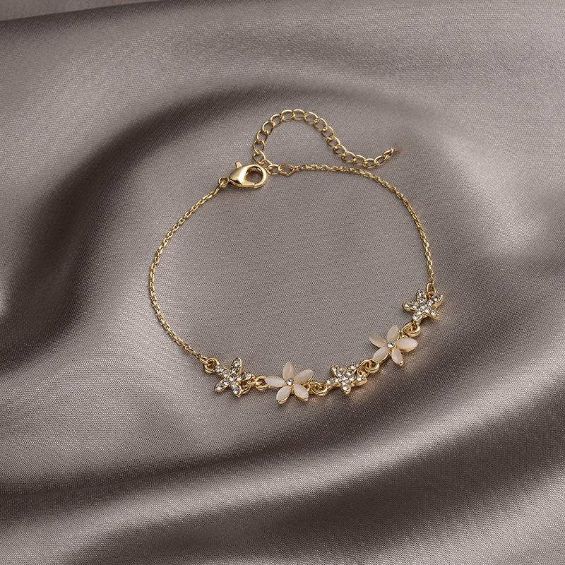 Retro style pearl bracelet women's versatile high-end sense niche temperament beaded bracelet couple girlfriend hand jewelry