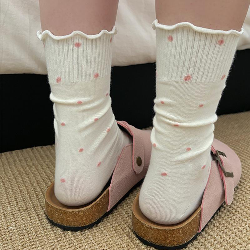 Ladies Spring and Autumn Wave Point Wooden Ear Edge Comfortable Moon Son Deodorant In The Cylinder Stack Socks