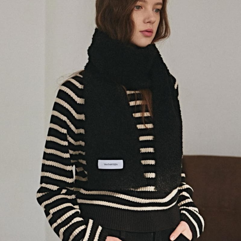YAN13 FLUFFY DEEP MUFFLER_BLACK