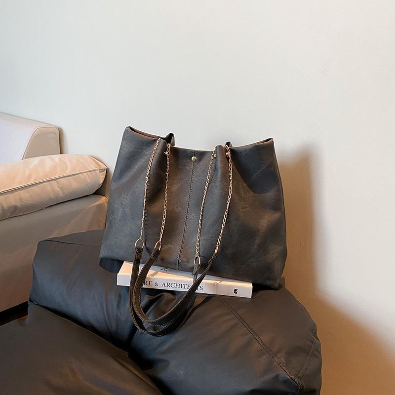 2025 new European and American retro soft leather handbag bag women's large-capacity simple shoulder bag solid color tote bag