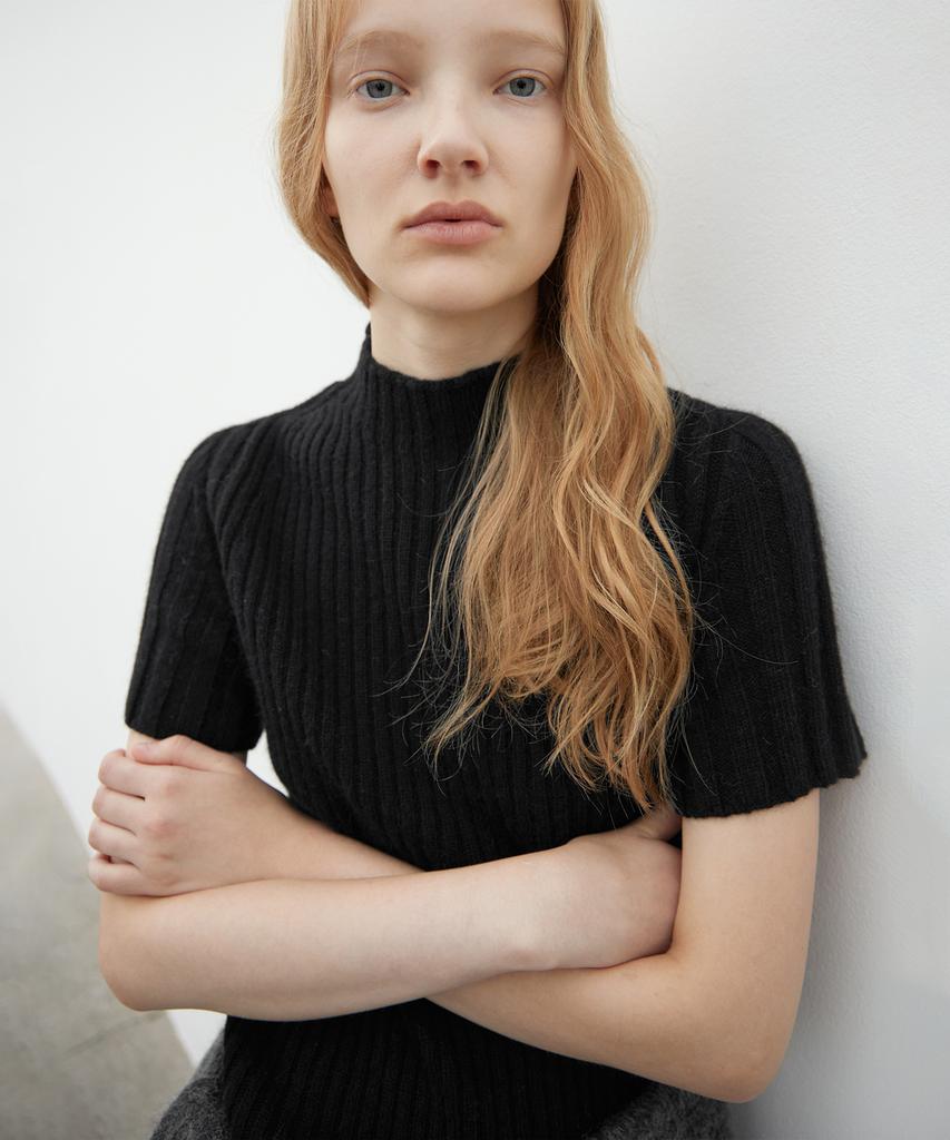Leuba Fine Wool Half-Neck Knit - Black