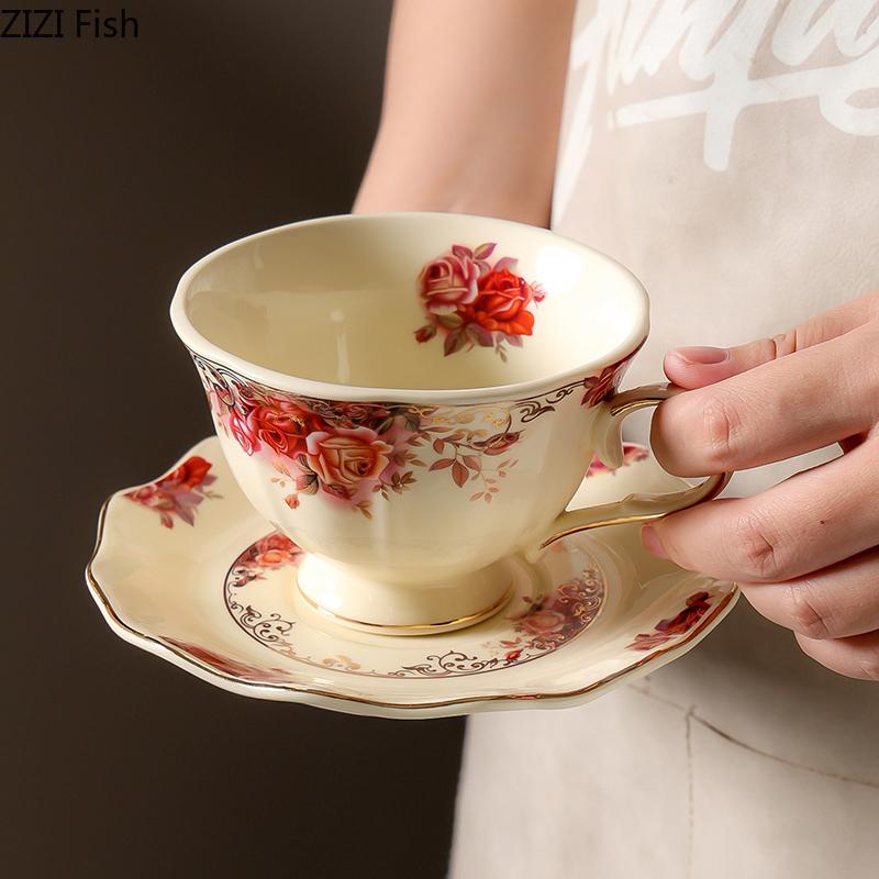 Kwitnące Róże Malowane Kubki Porcelanowy Filiżanka ze Spodkiem Złoty Brzeg Kubek do Kawy Stół Jadalny Popołudniowa Herbatka Filiżanka do Herbaty Kubek na Soki Owocowe