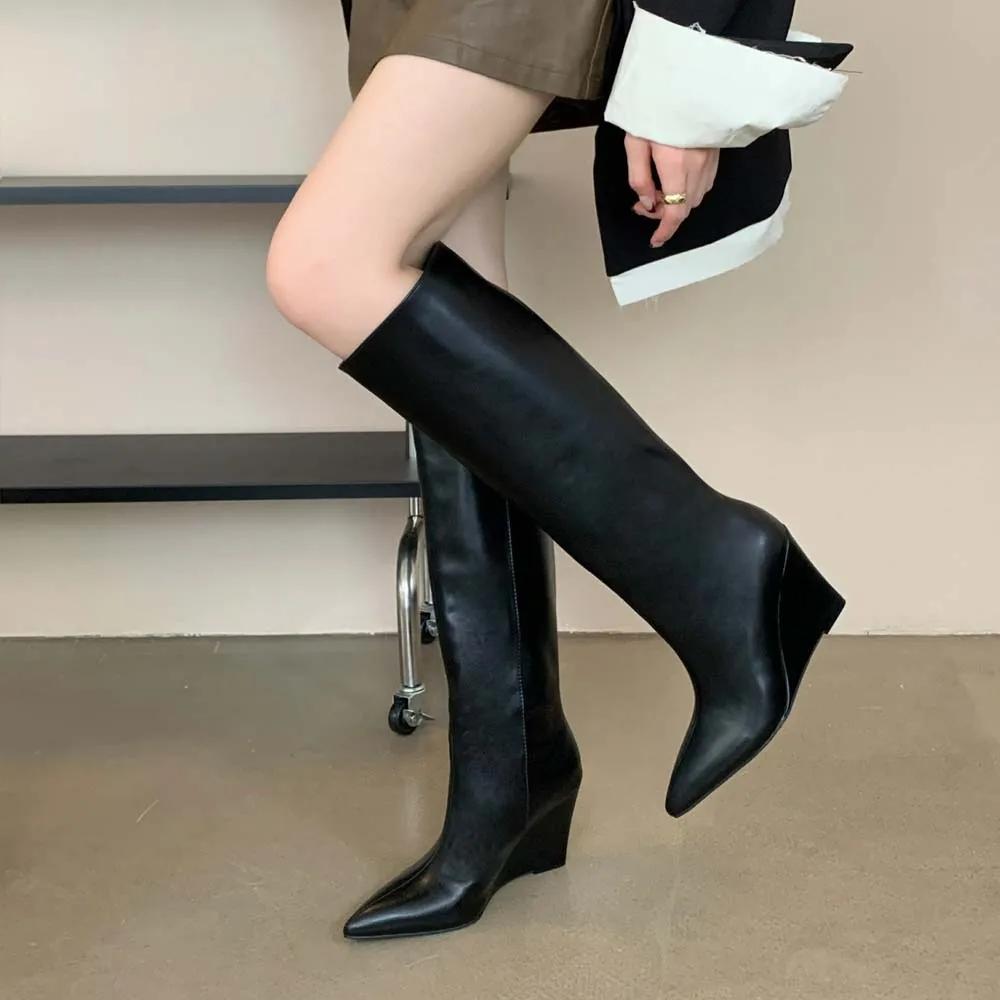 

2025 Новые ботинки с острым носком и скошенным каблуком, ультравысокий каблук, металлический рукав, длинные ботинки до колена, женская обувь на толстой подошве 39 чёрный