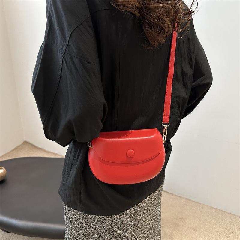 Fashion Retro Messenger Bag Fashion Casual Shoulder Women's Bag  Summer New Trend Retro Saddle Bag
