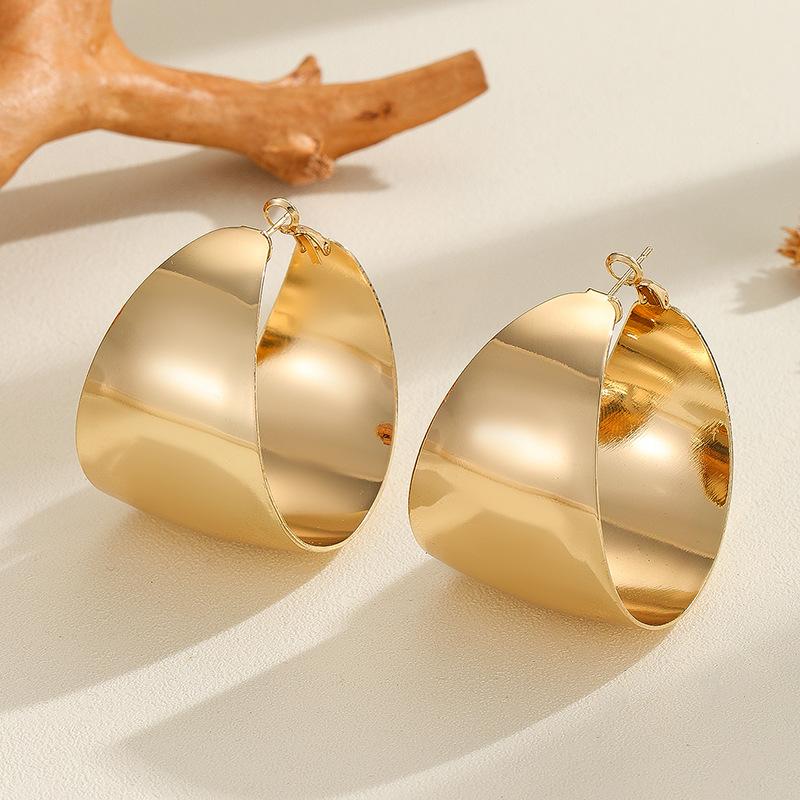 Chic Huggie Hollow Gold Color Hoop Earrings for Women Trendy Female Wide Circle Punk Smooth Earrings Statement Jewelry