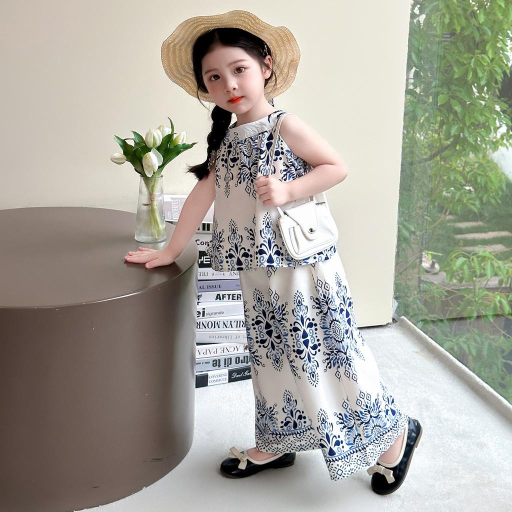 Girls' summer sleeveless neck set, new children's vacation style baby girl wide-leg pants, thin two-piece set