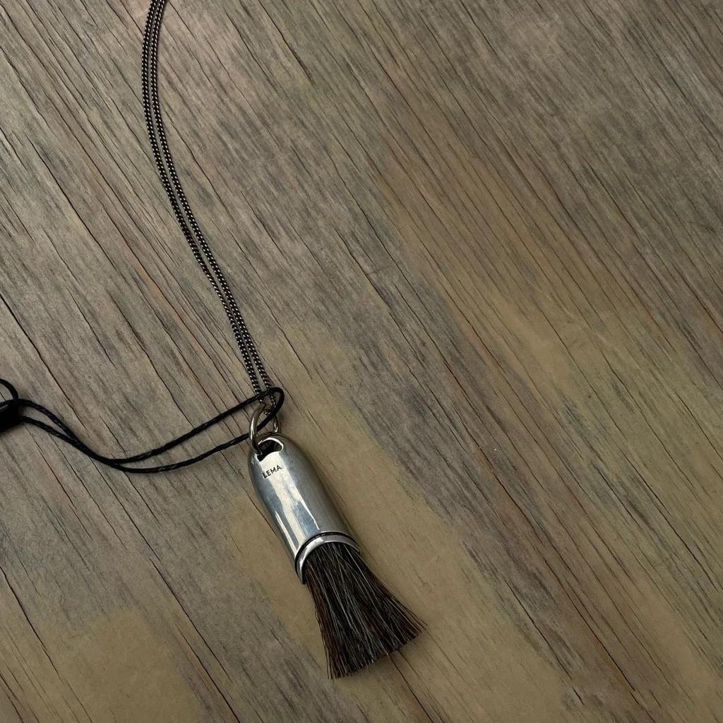 Korean Cha Jingyuan Style Tassel Necklace with Brush Pendant – Elegant, Niche Design, Long Chain for Sweaters