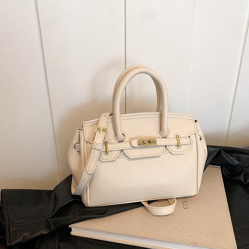 

Premium handbag bag women s new 2025 fashion platinum Kelly bag French niche foreign style messenger bag autumn and winter 23*11.5*18 белый