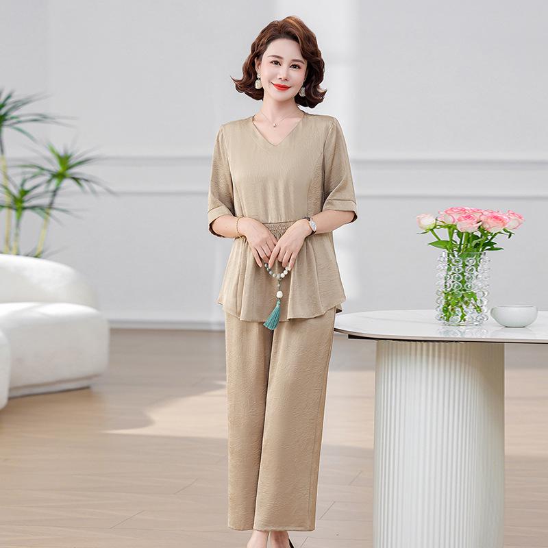 

Summer 2026 Fashion: Stylish Short-Sleeve Top & Casual Two-Piece Set for Middle-Aged and Elderly Women 3XL (115-130 jin)