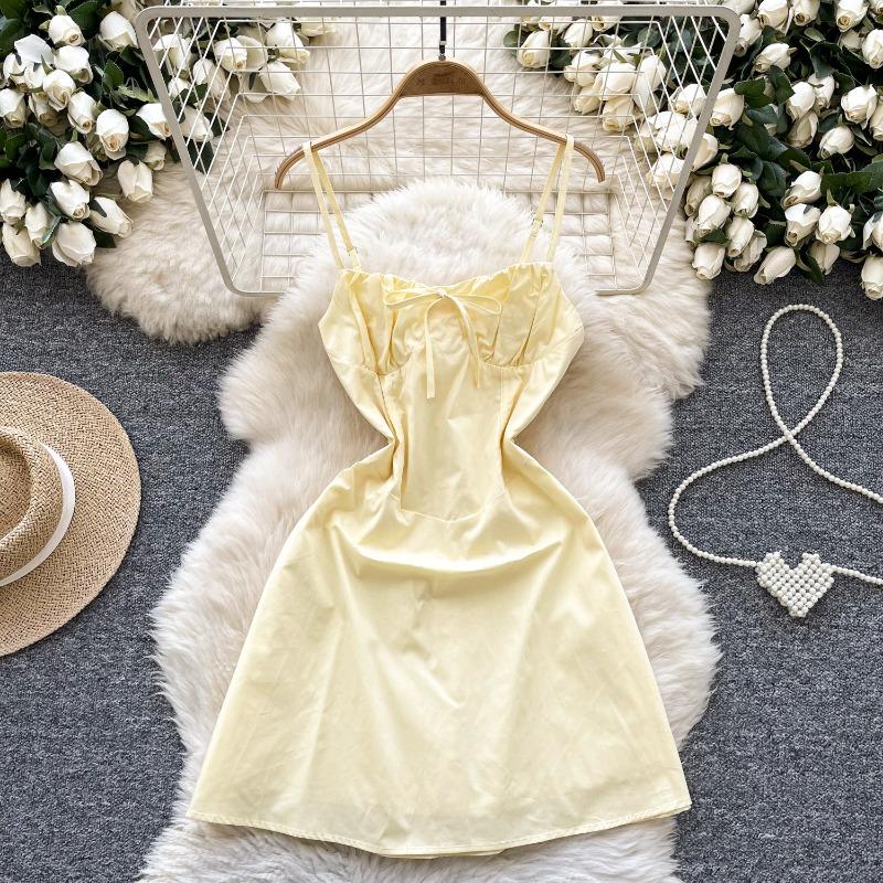 Letní dámské šaty s ramínky bez ramínek a šaty pro horkou holku