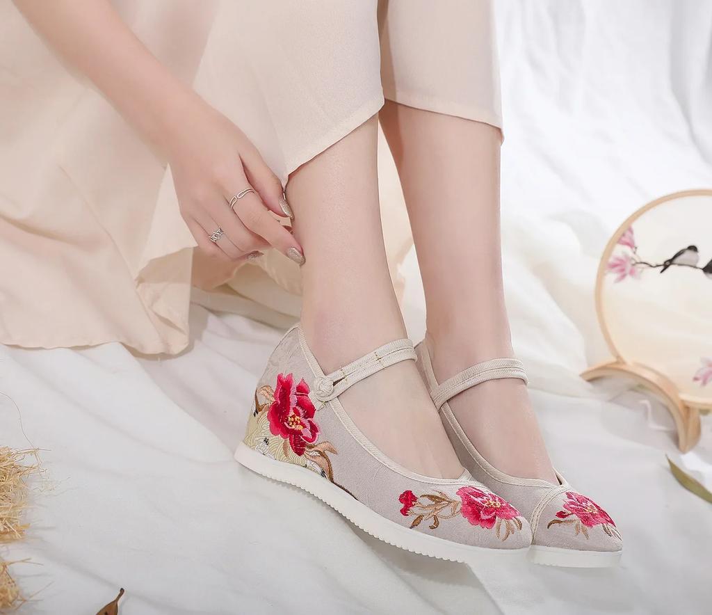 Autumn Elevator Shoes Woman Casual Harajuku Chinese Ethnic Style Canvas Vintage Embroidered Cloth Hanfu Shoes Women Zapatos