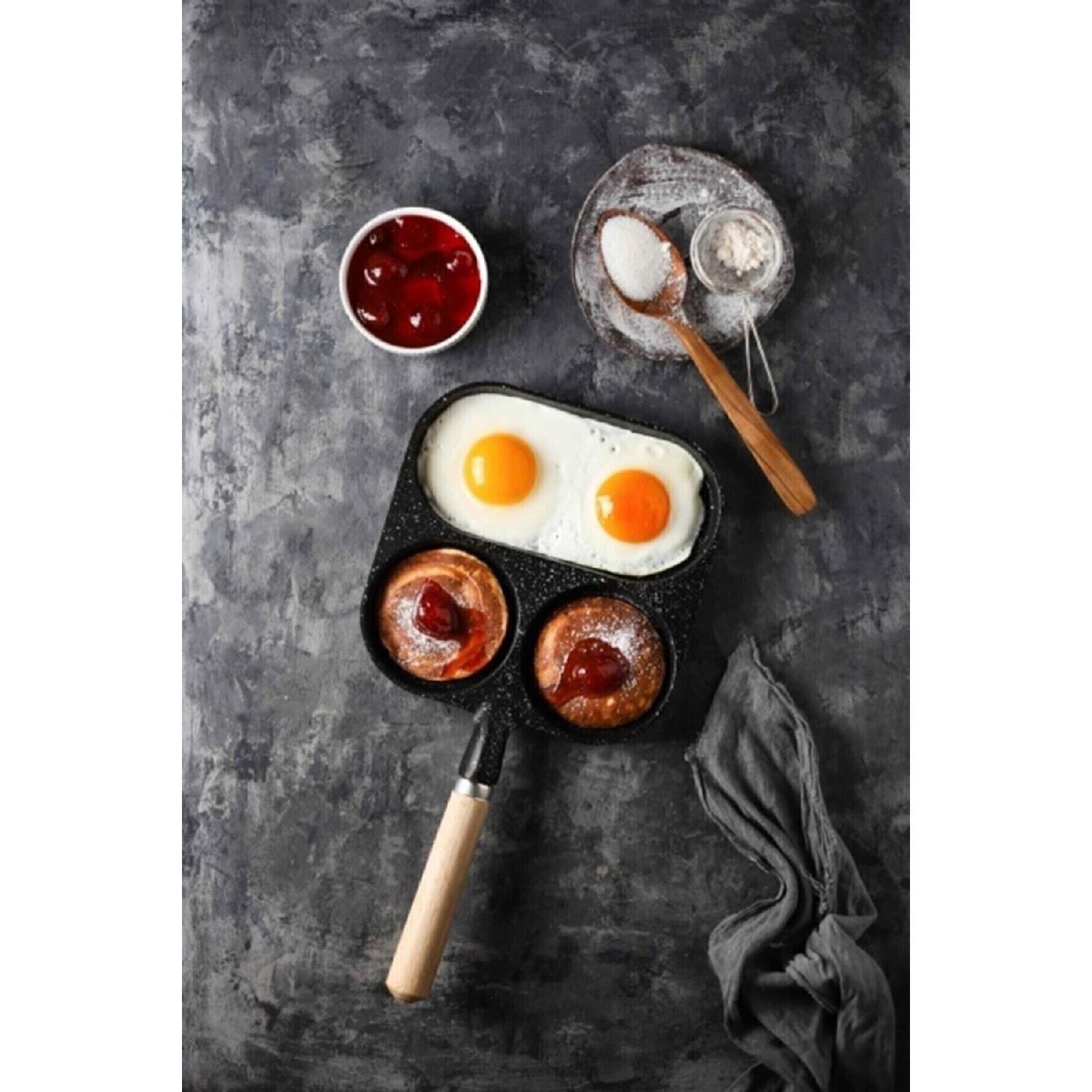 

3-eyed, 3-compartment Multi-purpose Omelette Pancake Ergonomic Pan