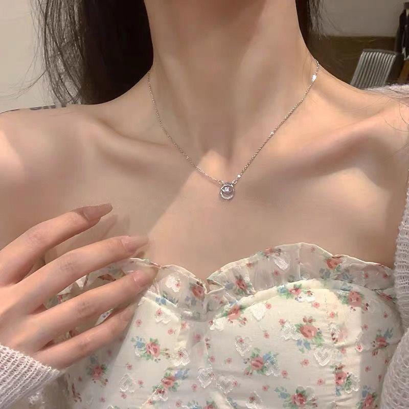 Korean Pearl Necklace: High-End Silver Clavicle Chain with Niche Design, Perfect for Light Luxury and Sweater Pendants.