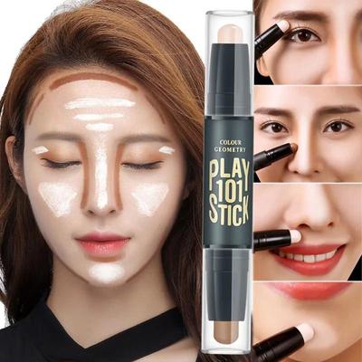 Correttore, tipo stick, due teste, due colori, ombre, aumenta la luminosità, crea ombre sul naso