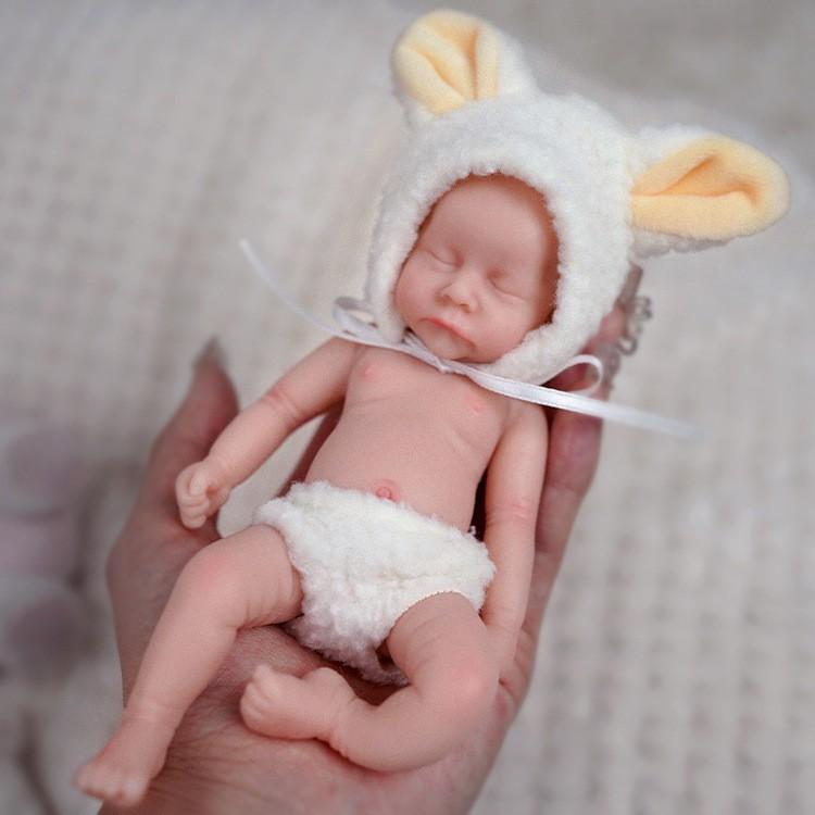 Lebensechte 6-Zoll-Handflächen-Wiedergeborene Baby-Mädchen-Puppe Levi Vollvinyl-Körper Geschlossene Augen Neugeborenen-Puppe Realistisches Dekompressionsspielzeug Baby-Puppen für Kinder Geburtstagsgeschenk