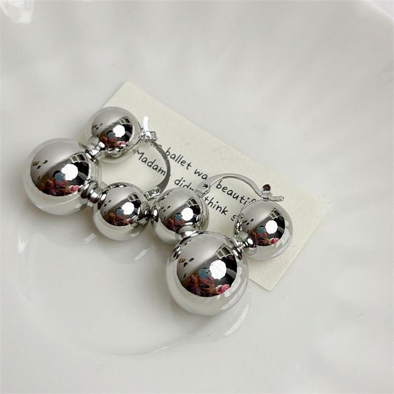 

2024 European And American Style Metal Ball Earrings Personalized Fashion Stud Earrings Ladies Girls Travel Wedding Accessories