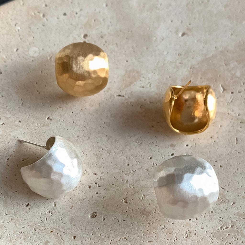 Retro Frosted Semi-circular Whacked Pattern Earrings Light Luxury Temperament Niche Raise Ear Hole Earrings Senior Sense Ladies Accessories Jewelry