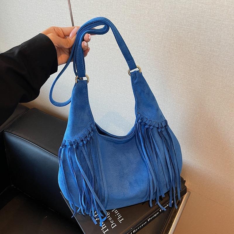 Retro matte fringed underarm bag women's early autumn large-capacity versatile wasteland wind casual shoulder messenger bag