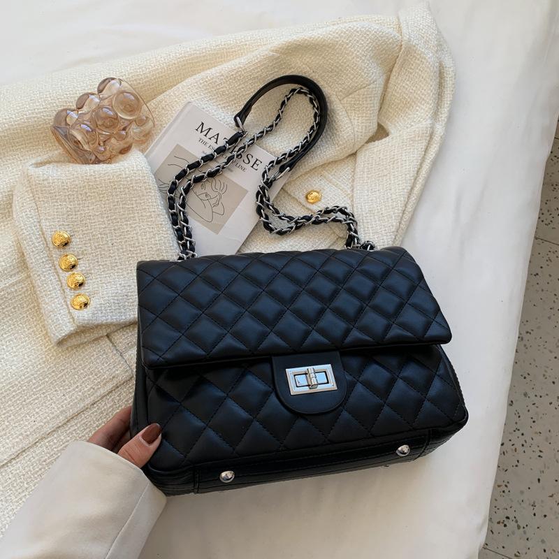 

New fashionable textured small bag women s niche tide is now popular diamond chain shoulder messenger bag