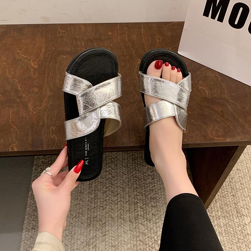 Summer soft-soled skirt wear flat slippers women's sandals sandals word with casual versatile