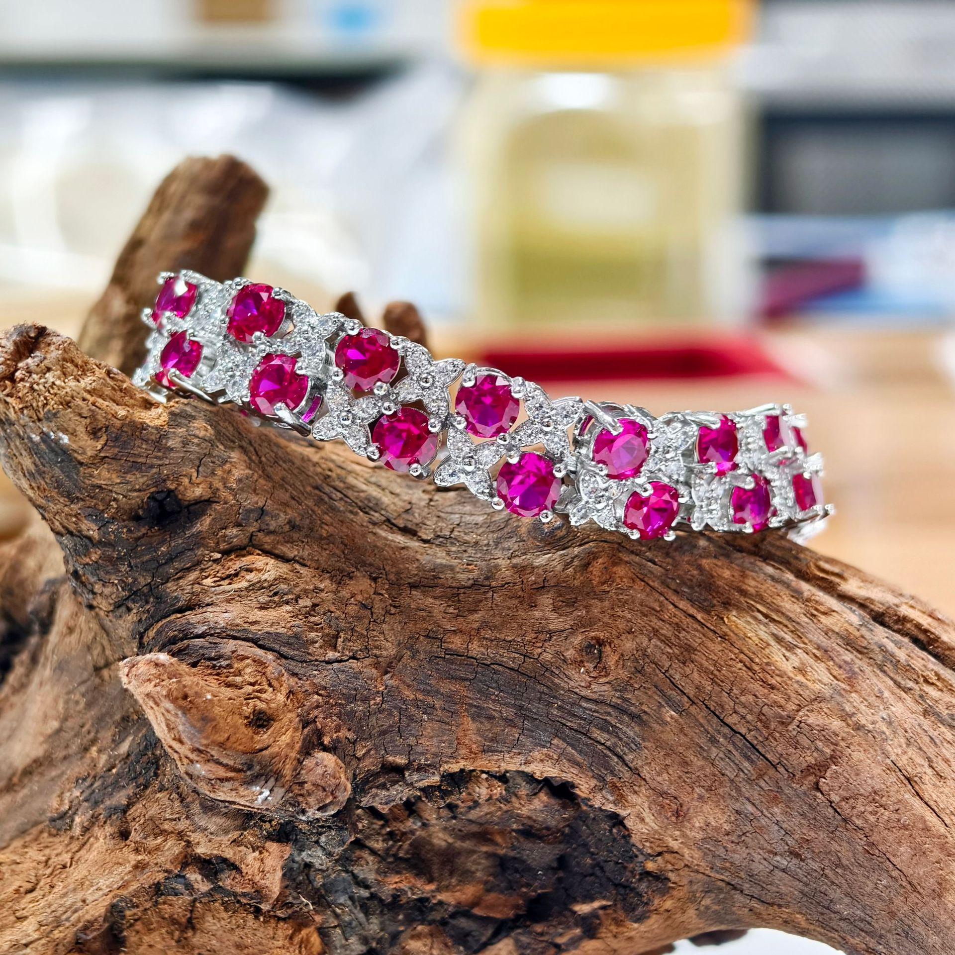 

Gusien Jewelry Овальный браслет с имитацией рубина и бриллиантов для женщин - Высококлассный, Милый, Модный дизайн