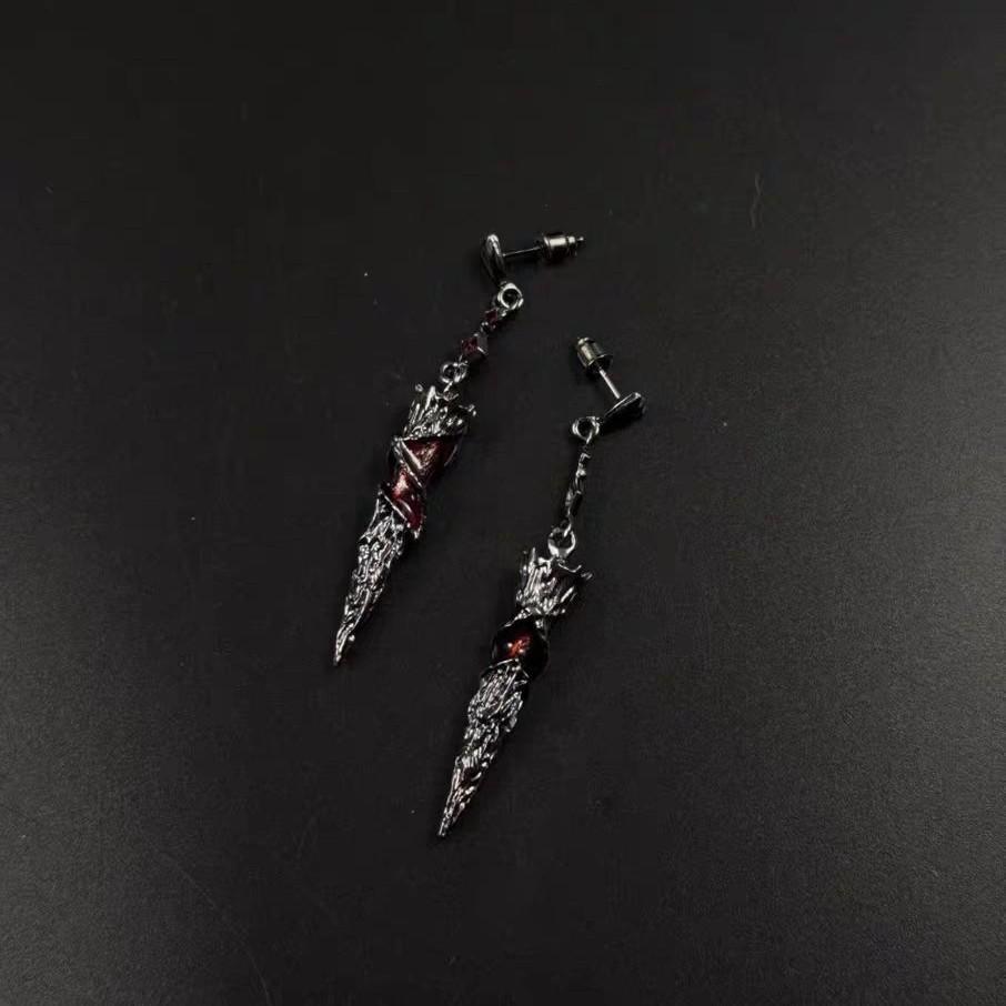Love empty B game character impression earrings, dragon stud earrings, earrings without earrings, earclip game two-dimensional co earrings