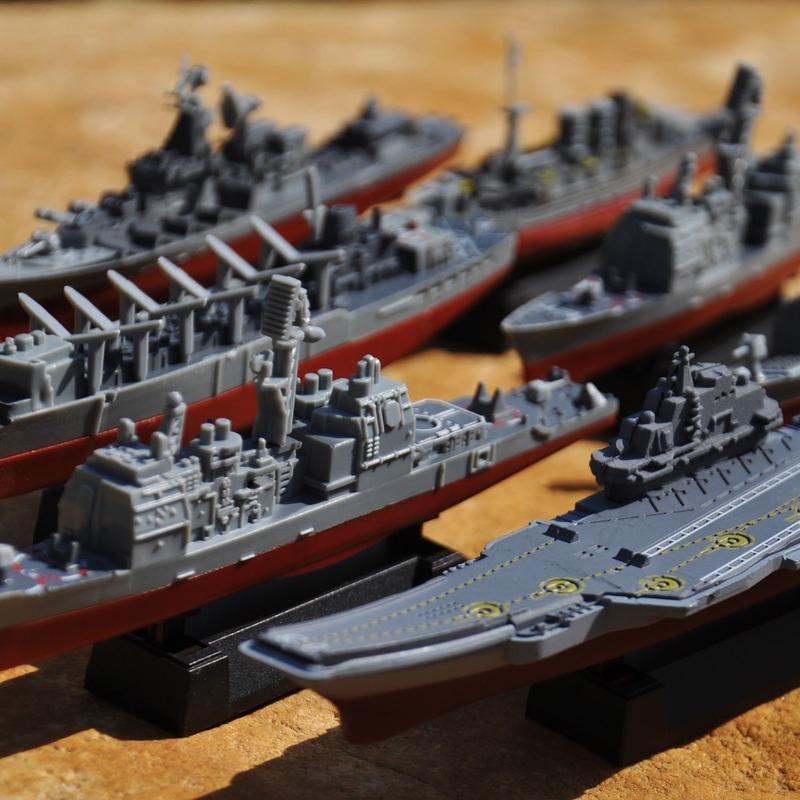 8 pz/Set Modello Puzzle da Assemblare Costruzione Sottomarino Nucleare Simulazione Barca Incrociatore Cacciatorpediniere Sottomarino Nucleare Giocattoli Militari per Ragazzo