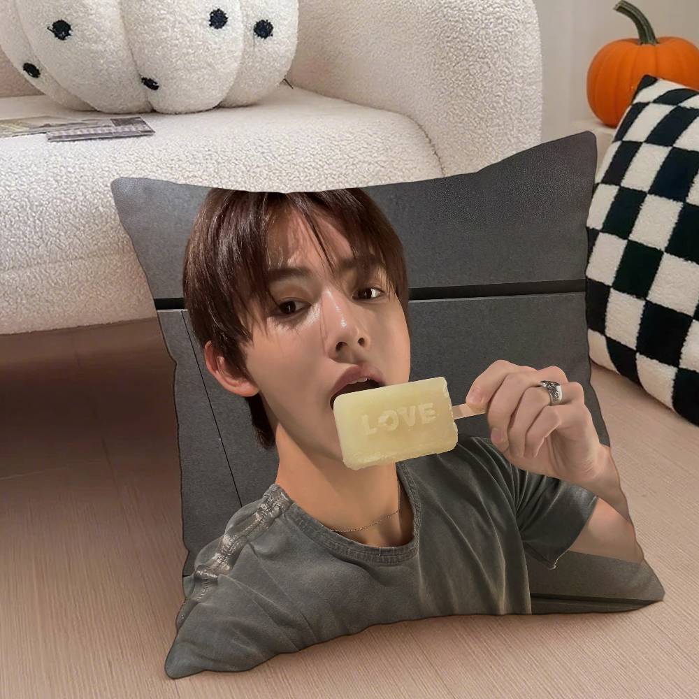 Heißer K-Pop-Stil C-Cortis Sänger Kissenbezug Milbendichter Kissenbezug Versteckter Reißverschluss Seidiger Kurzer Plüsch Sofakissenbezug