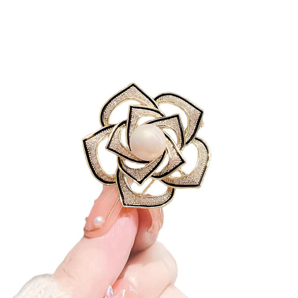 Exquisite High-End Schmetterlingsbrosche für Damenmode - Elegante Corsagen-Nadel & Kleidungsaccessoire