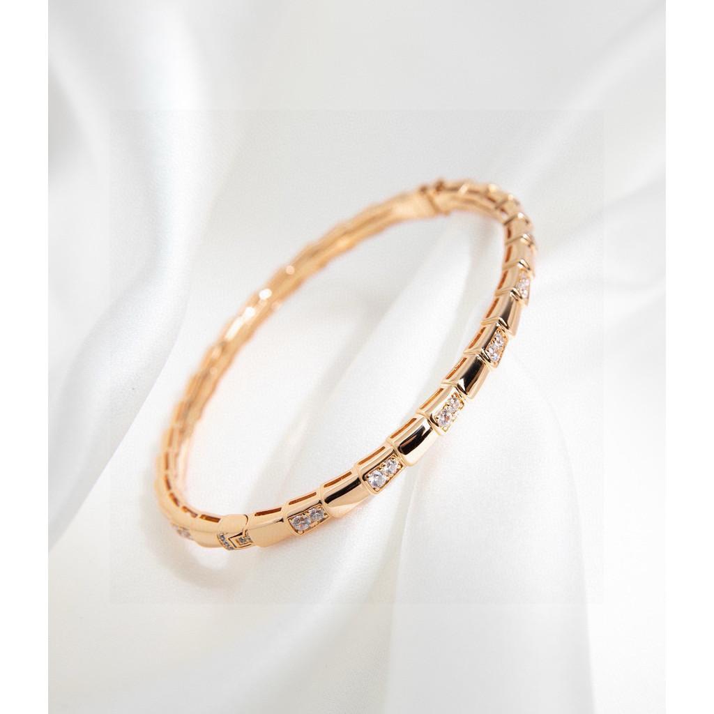 

Браслет Interval Diamond Snake Bone из 18-каратного золота с круглыми бриллиантами яркой огранки. Унисекс стили с изумрудами и ониксом могут носить как мужчины, так и женщины розового золота