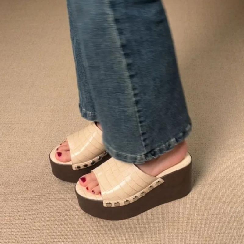 Fashion Women's Sandals Plus Size 34-42 Summer Platform Slippers Women Outdoor Slides Slipper Vintage Rivets High Heels New Wedges Shoes