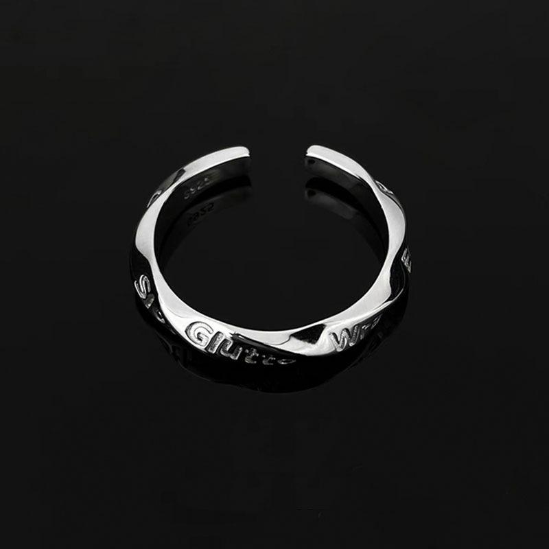 Minimalist Möbius Strip Ring for Men, Trendy High-End Feel, Index Finger Couple Rings for Women, Niche Design, Titanium Steel, Non-Fading