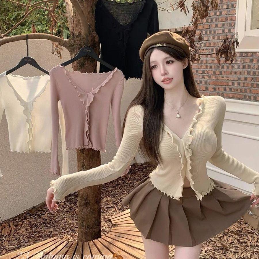 Autumn Pure Desire V-Neck Ruffle Trim Knitted Sweater for Women - Slim Fit, Long-Sleeve, Short Style