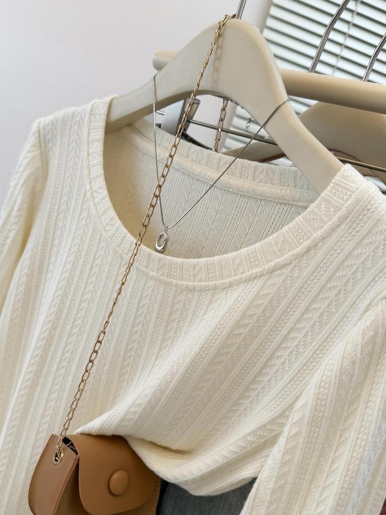 Elegant Women's U-Neck Patterned Knit Top: Slimming Long-Sleeve Base Layer for Spring, Autumn, and Winter