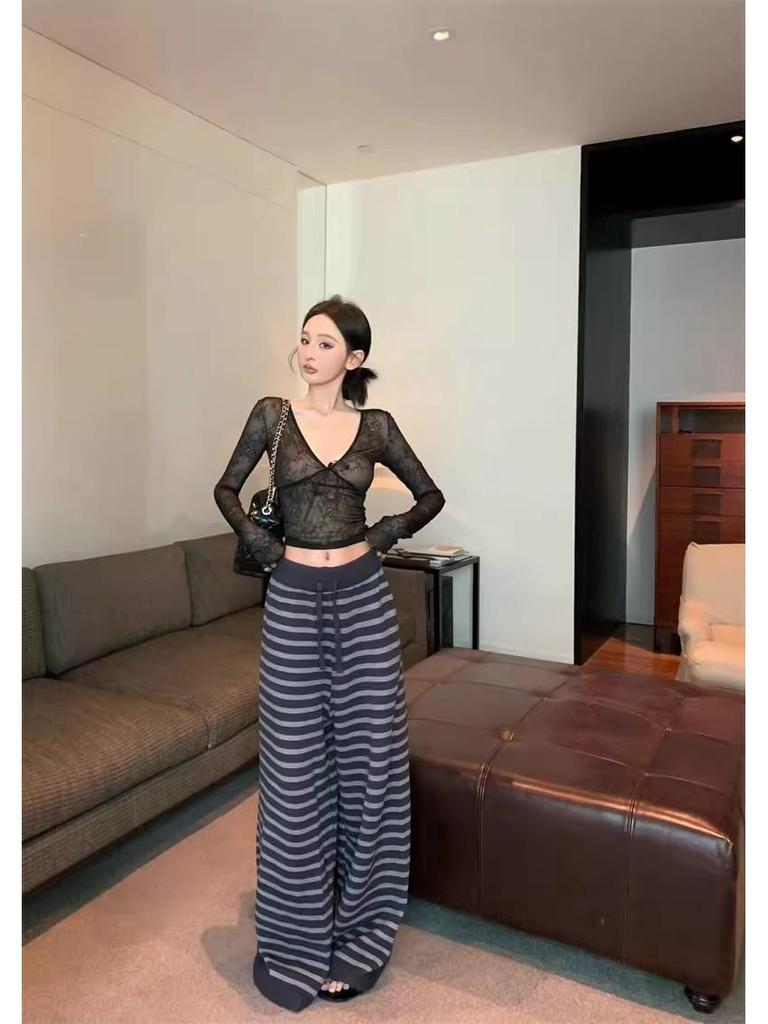 Women's Autumn Lace-up V-neck Lace Black Top - Slim Fit, Waist-cinching, Chic Long Sleeve