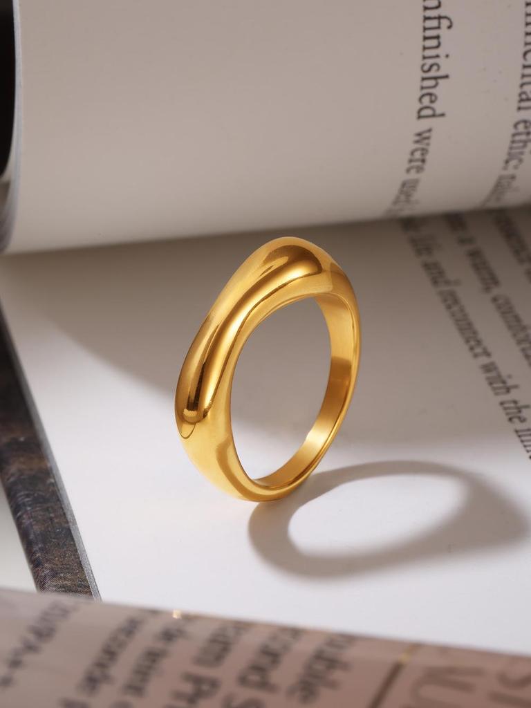 Qiong Yao 18K Gold Plated Twisted Pattern Stainless Steel Ring