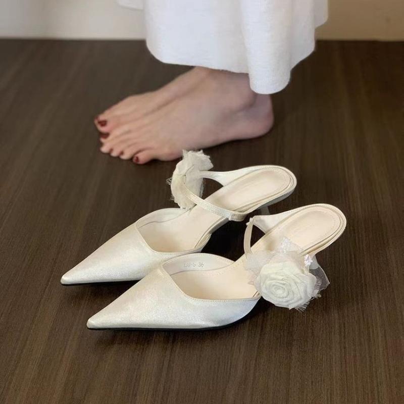 

Мода 2025 Новая женская обувь Летние женские тапочки с закрытым носком Сладкие тапочки для платья с цветком Женские туфли на тонком каблуке С острым носком Современные сандалии 35 грязно-белый