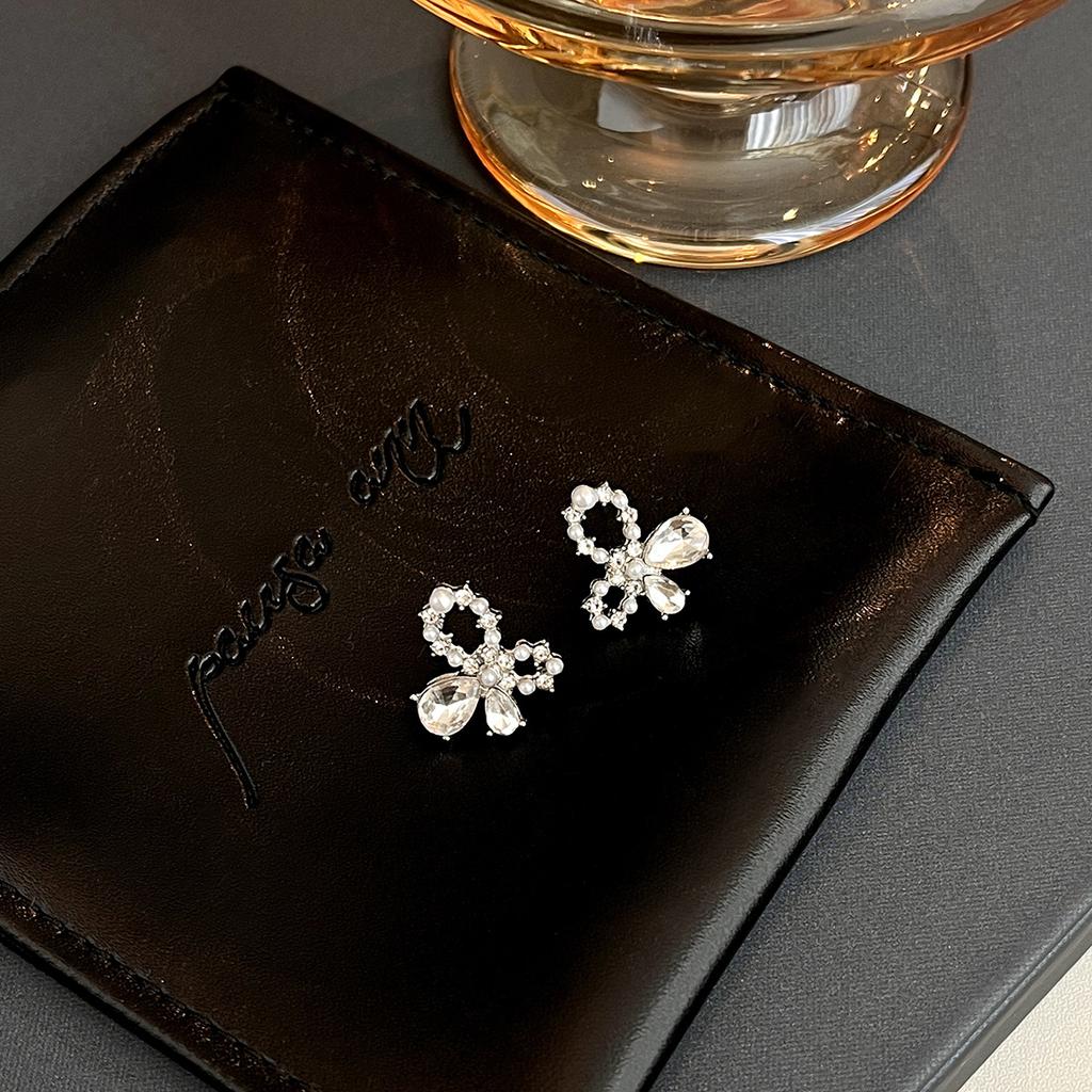 Pure Desire Wind Sweet Light Luxury Earrings Super Fairy Diamond Set Hollow Bow Stud Earrings Niche Simple Exquisite Earrings