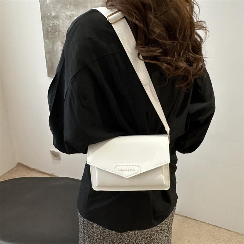 Chic Small Square Handbag For Women Perfect For Casual Street Style Outfits